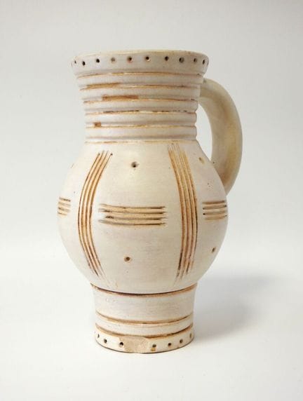 VALLAURIS
Brocca in maiolica smaltata color crema 
