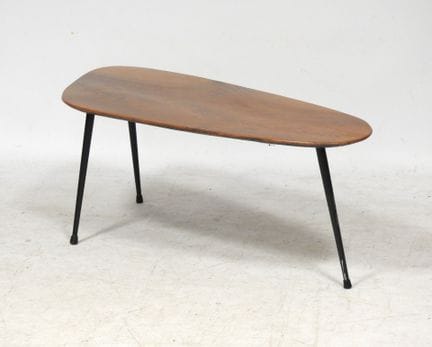 Modern Design
Coffee table with a boomerang-shaped