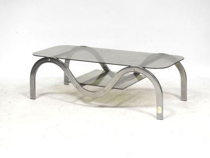 Piece from the 1970s
Coffee table with a sinusoida