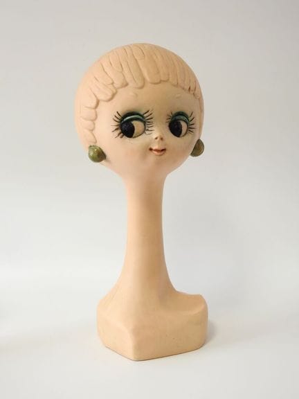 TWIGGY
Marotte oder Hutfigur aus mehrfarbigem Zell
