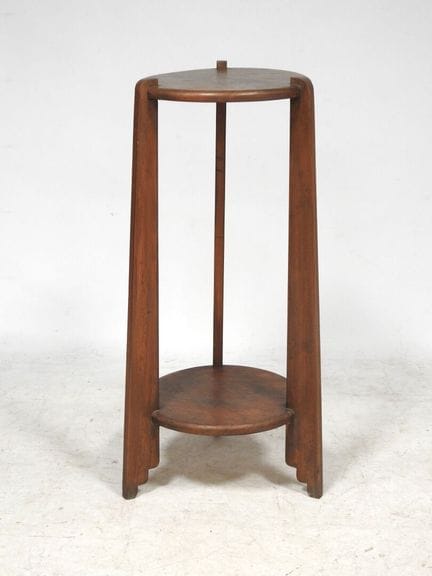 Im Stil der 1930er Jahre gefertigt
Hocker aus Natu