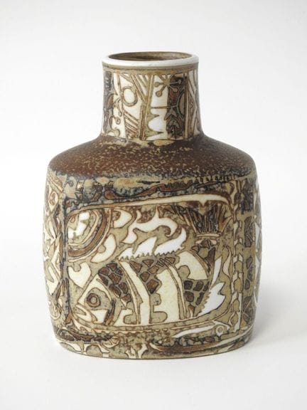 ROYAL COPENHAGEN
Vaso in maiolica dal corpo ovale,