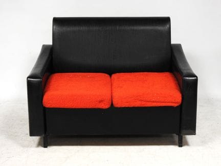 Piece from the 1950s
Convertible sofa in textured 