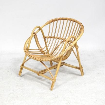 Stück aus den 60er Jahren
Kindersessel aus Rattan 