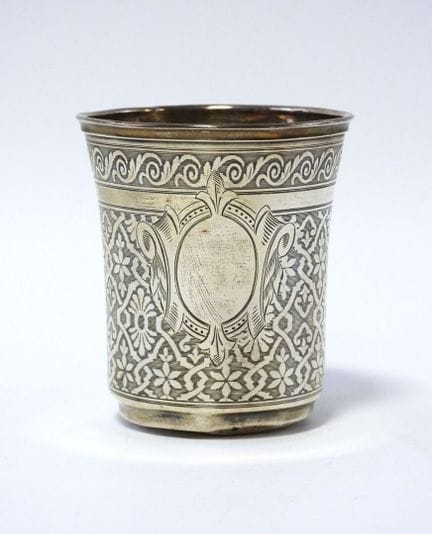 Copa con forma de tulipán de plata con el sello «M