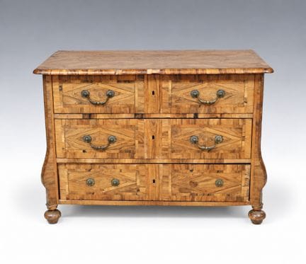 Commode de type Mazarine en bois naturel et de pla