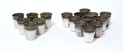 Lote de 17 copas de licor de plata con el sello «M
