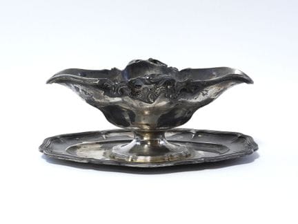 Salsaera de plata con el sello «Minerva», de estil