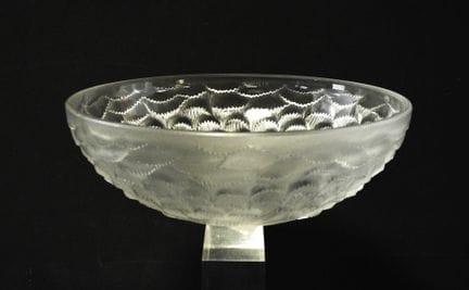 R.LALIQUE - France
Coupe en verre moulé, satiné de