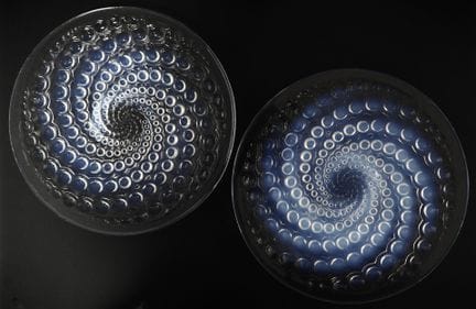 R. LALIQUE - France
Paire de plats de forme circul