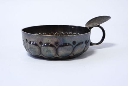 Copa de vino de plata con el sello de Minerva, dec