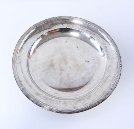 Gran fuente de servicio circular, modelo con ribet