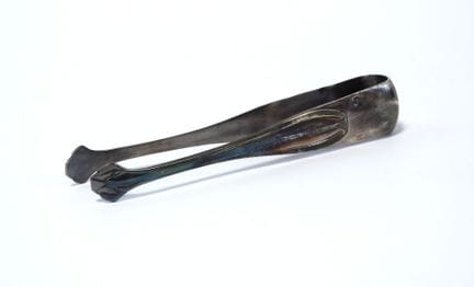 Azucarero de plata con el sello «Minerva» y decora