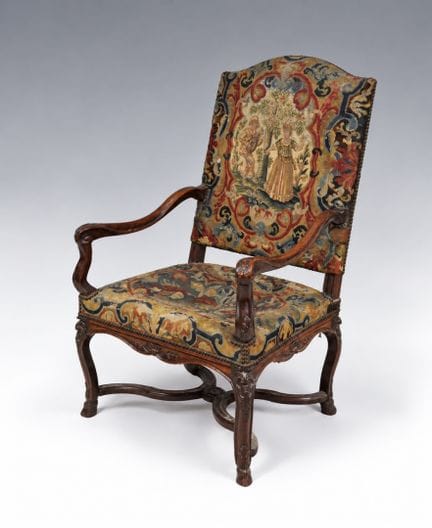 Fauteuil à haut dossier droit en bois naturel  mou