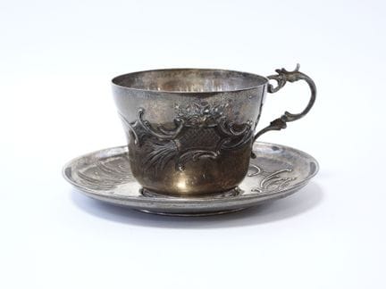 TALLOIS - París
Taza grande y platillo de plata co
