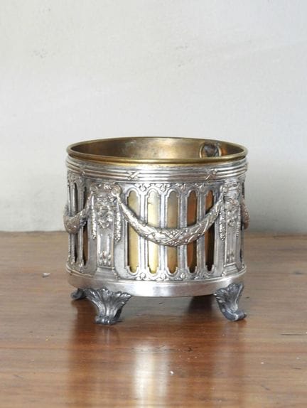 PETITE JARDINIERE circulaire en métal argenté à dé