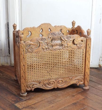 PANETIERE en bois naturel mouluré et sculpté à déc