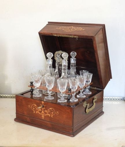 CANTINA PER LIQUORI in impiallacciatura di palissa