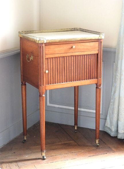 TABLE VOLANTE en acajou et placage d'acajou de for