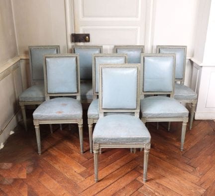 SUITE DE HUIT CHAISES de salle à manger en bois mo