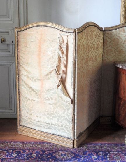 GRANDE PARAVENTO a sei ante in legno modanato, int
