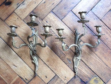 PAIRE D'APPLIQUES à trois bras de lumière de style