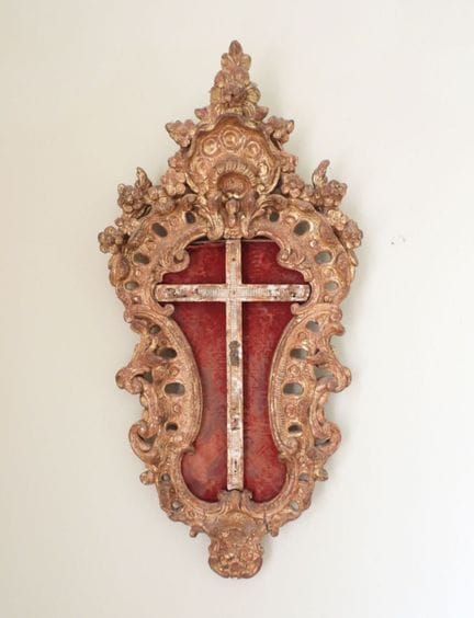 CORNICE CON RITRATTO DI CRISTO in legno e stucco d