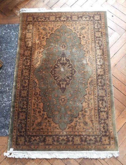TAPIS D'IRAN à motif géométrique dans les teintes 