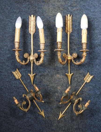DEUX PAIRES D'APPLIQUES à deux bras de lumière en 