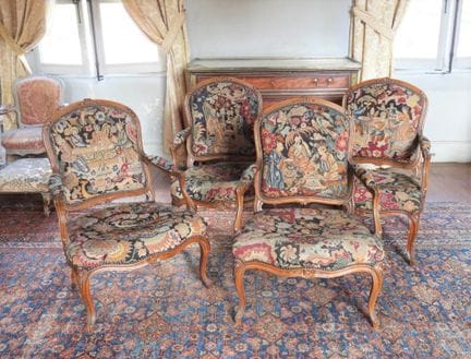 SET DI QUATTRO POLTRONE in stile Luigi XV in legno