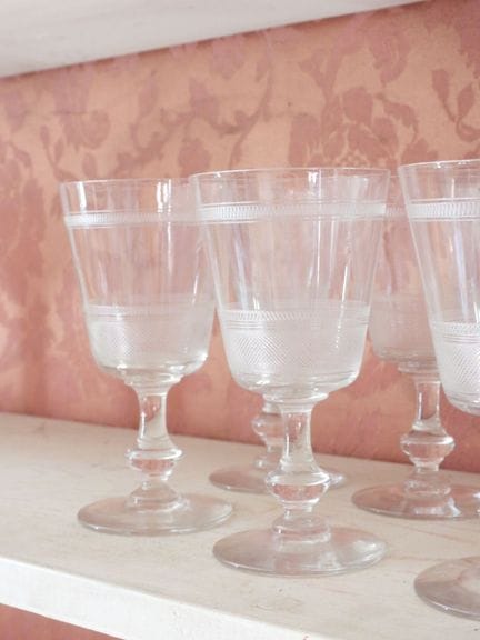 NOVE BICCHIERI da acqua in cristallo con decorazio