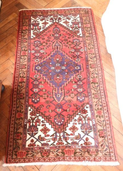 TAPIS en laine à décor géométrique blanc, rouge et