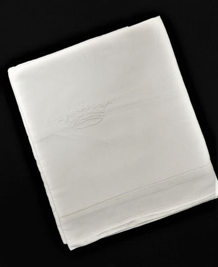 Grand DRAP non chiffré brodé d'une couronne de mar