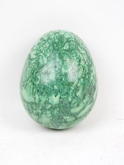 OEuf en malachite. H. 12 cm. Poids: 2,359 Kg