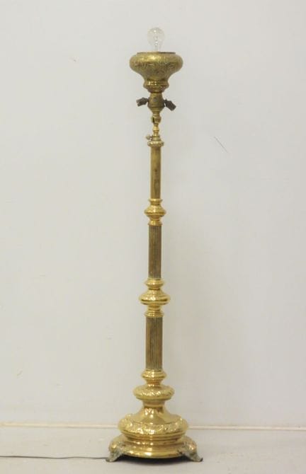 LAMPADAIRE colonne en laiton. H: 140 cm (usures)