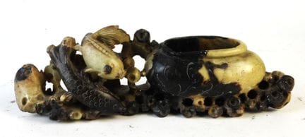 CHINA: Pinselwaschschale aus behauenem Speckstein 