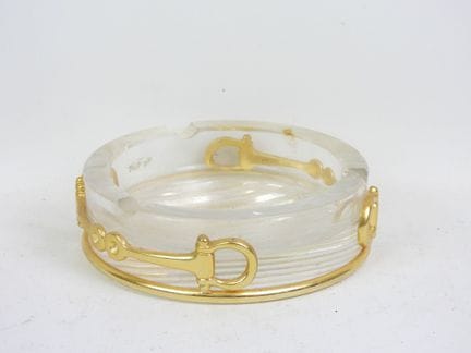 Cendrier en cristal et métal doré à décor de mors 