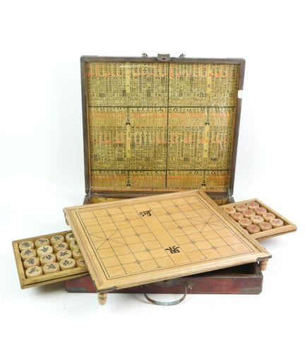 CHINE - jeu d'échecs Xiangqi dans un coffret en bo