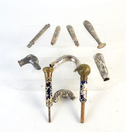 3支自动铅笔和1枚925/1000纯银印章，带有米涅尔瓦印记。重量：40克。有磨损痕迹。
随附：
-