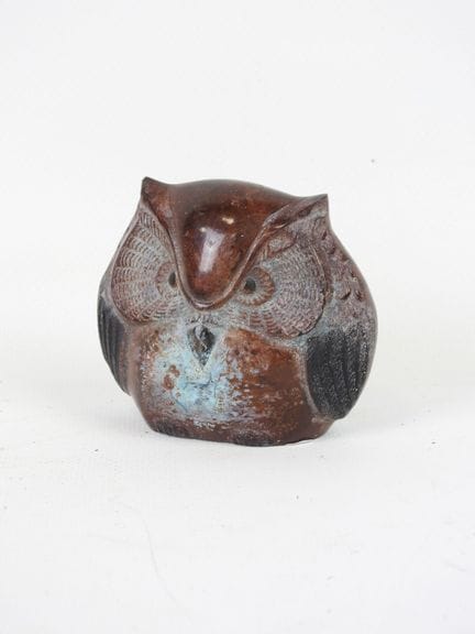 Metal owl with a brown patina. Height: 9 cm, Lengt