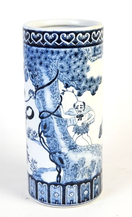 CHINA – Porzellanvase in Rollenform mit blauen Fig