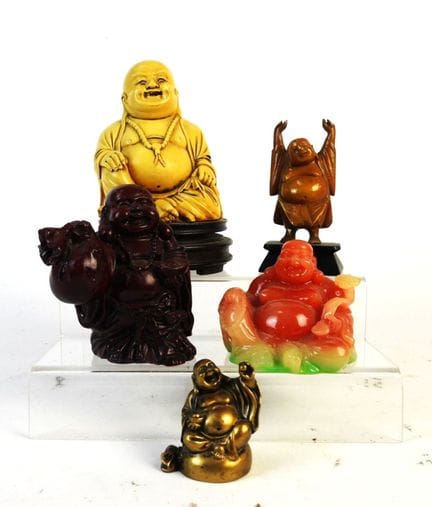 CHINA: Set aus 5 Buddhas aus Holz, Kunstharz und M