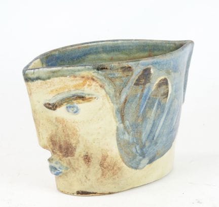 CACHE-POT oblong en grès émaillé bleu et ocre repr