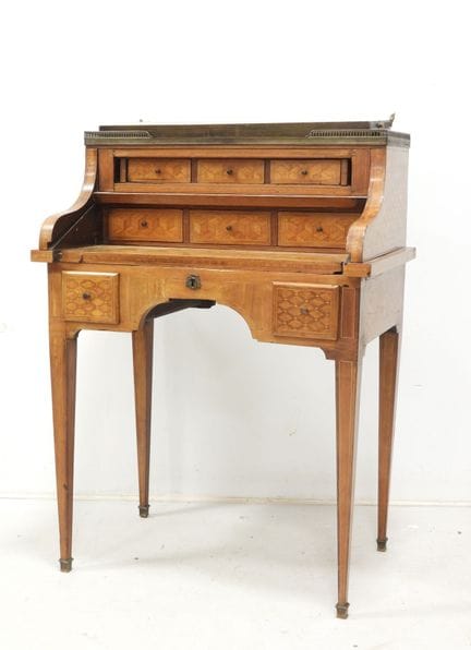 Bureau de pente en bois et placage à décor marquet