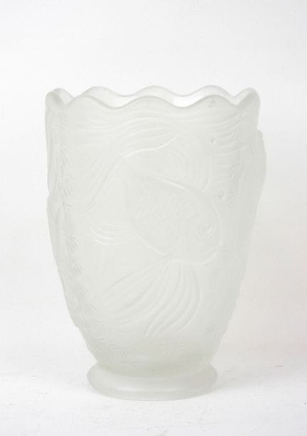 BAROLLAC – New York. Vase mit Fuß aus gepresstem u