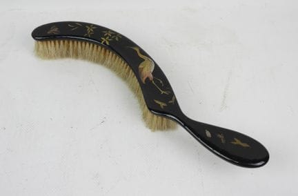 Black-lacquered wooden brush with Far Eastern moti