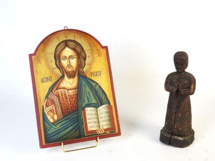 [RELIGIOSA]：木制祈祷僧侣像。高：25厘米。有裂缝，有木蠹虫蛀孔
随附：
- 绘于木板上的