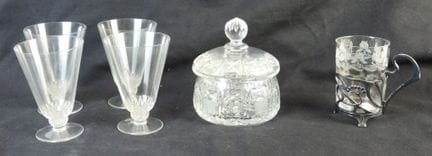 LALIQUE FRANCE：4只“Bourgueil”款水晶葡萄酒杯。杯底边缘处有签名。高：11厘
