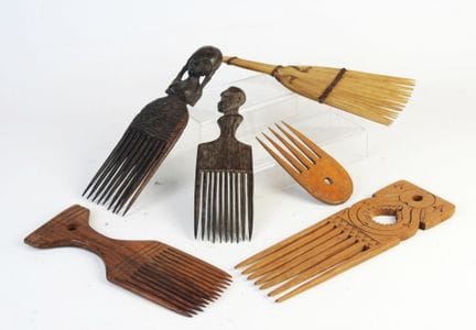 Lot de six peignes anciens en bois d'Afrique Sub-S