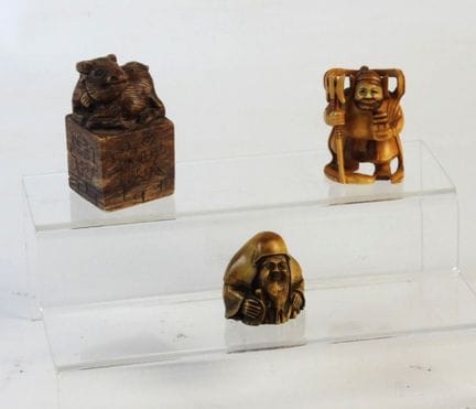 CHINA: Netsuke-Figur aus Kunstharz? Signiert auf d